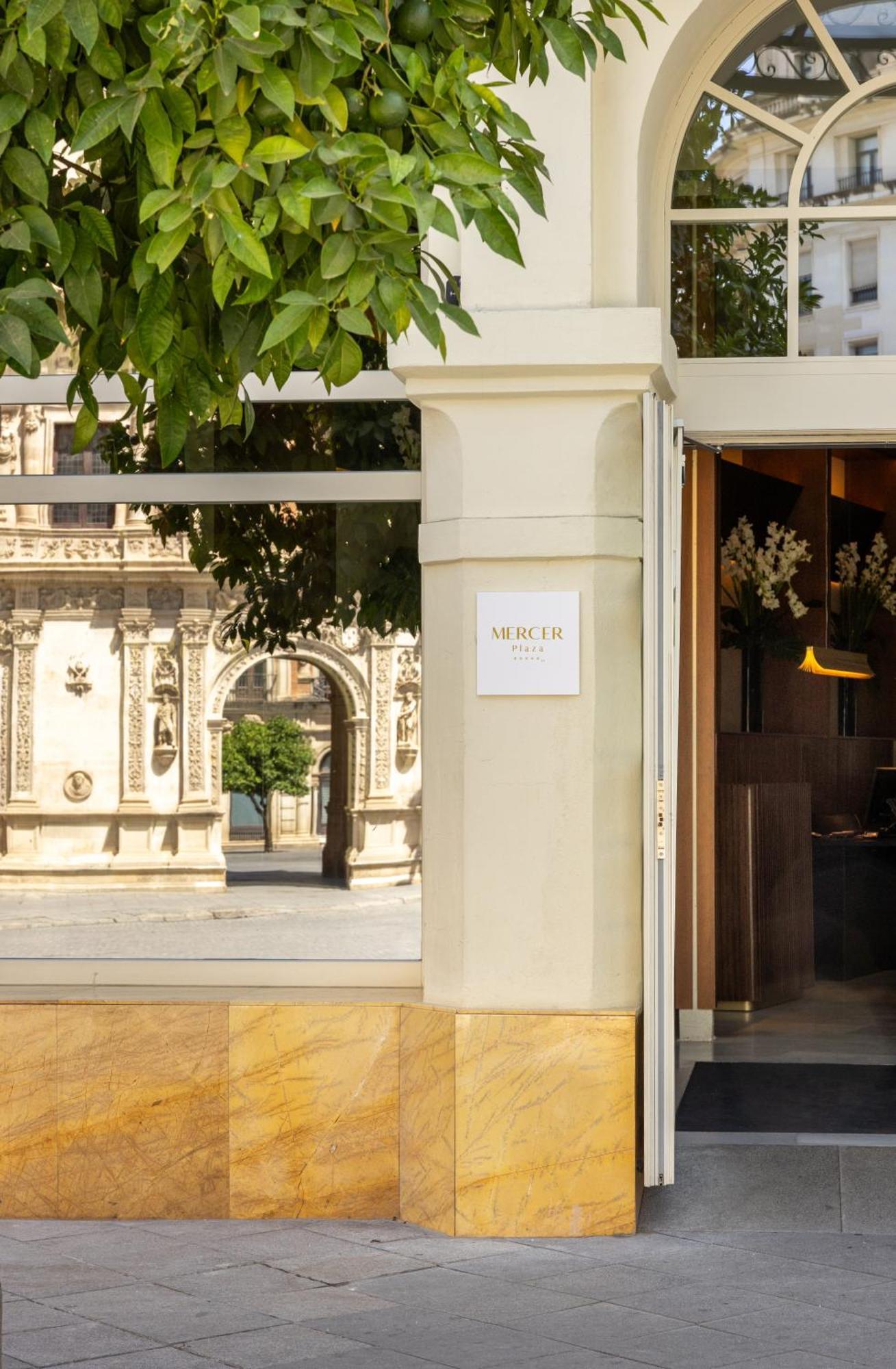 Mercer Plaza Sevilla 5 Gl Exterior foto